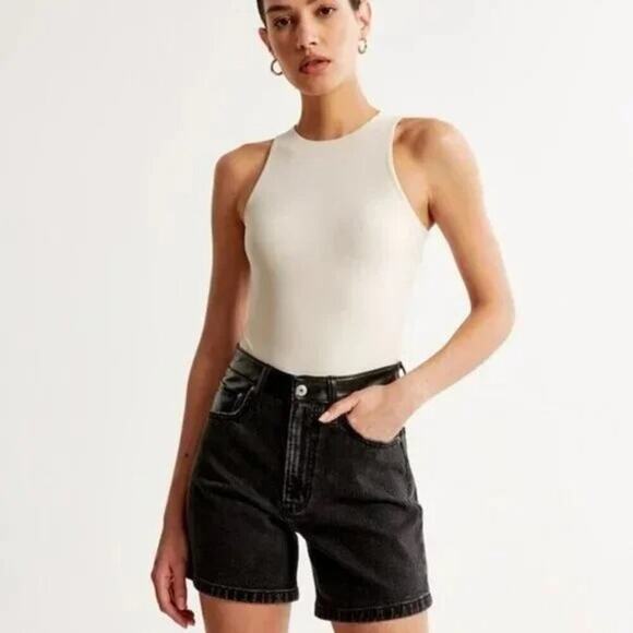 Abercrombie & Fitch The Dad Short High Rise Black Denim Faux Leather Size 6 / 28 - Picture 1 of 7